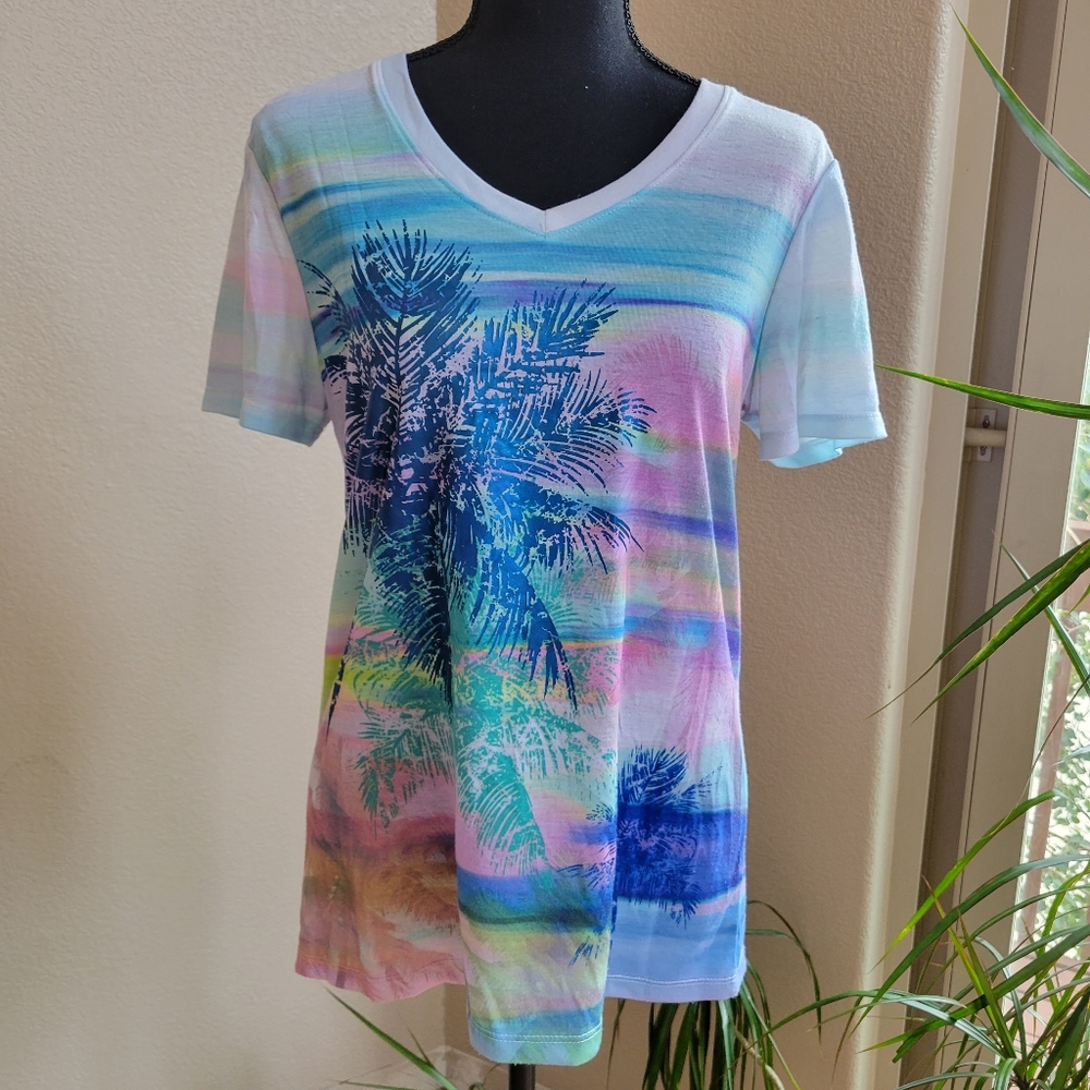 ❣️WHITE STAG Hawiann Beach Palm Tree Ombre Oil Paint V-Neck Short Sleeve T… - Picture 1 of 6